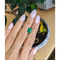 2.26 Ct. Emerald from Colombia - Muzo Life Style