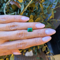1.52 Ct. Emerald from Colombia - Muzo Life Style