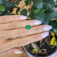1.62 Ct. Emerald from Colombia - Muzo Life Style