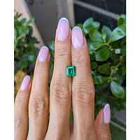 1.62 Ct. Emerald from Colombia - Muzo Life Style