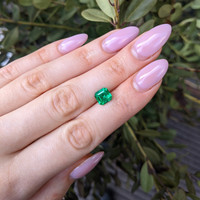 1.67 Ct. Emerald from Colombia Life Style
