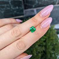 1.67 Ct. Emerald from Colombia Life Style