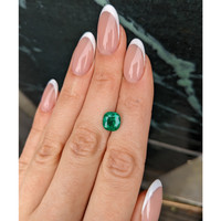 2.22 Ct. Emerald from Colombia Life Style