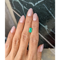 1.27 Ct. Emerald from Colombia Life Style