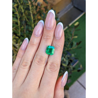 5.15 Ct. Emerald from Colombia - Muzo Life Style