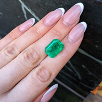 10.28 Ct. Emerald from Colombia Life Style