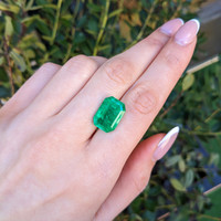 10.28 Ct. Emerald from Colombia Life Style