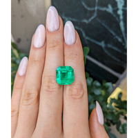 11.52 Ct. Emerald from Colombia Life Style