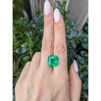 11.52 Ct. Emerald from Colombia Life Style