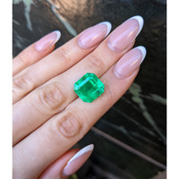 11.62 Ct. Emerald from Colombia Life Style