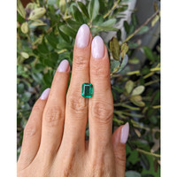 2.99 Ct. Emerald from Zambia Life Style