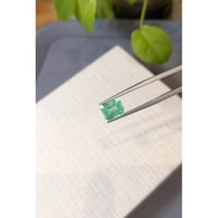2.60 Ct. Emerald from Colombia Life Style