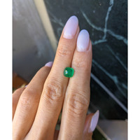 1.46 Ct. Cabochon Emerald from Colombia Life Style