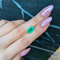 2.25 Ct. Emerald from Colombia Life Style