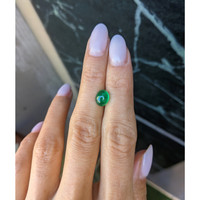 1.33 Ct. Cabochon Emerald from Colombia Life Style