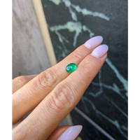 1.33 Ct. Cabochon Emerald from Colombia Life Style