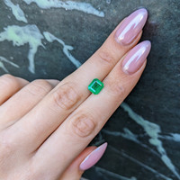 1.63 Ct. Emerald from Colombia Life Style