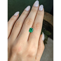 1.45 Ct. Emerald from Colombia - Muzo Life Style