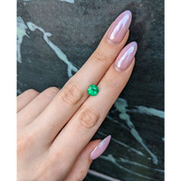 1.75 Ct. Emerald from Colombia - Muzo Life Style