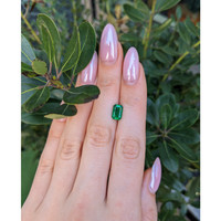 1.85 Ct. Emerald from Colombia - Muzo Life Style