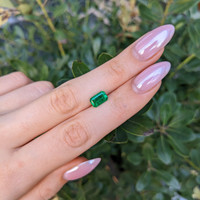 1.85 Ct. Emerald from Colombia - Muzo Life Style