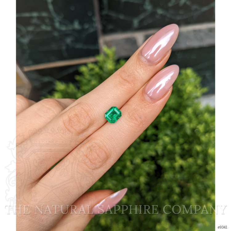 1.58 Ct. Emerald from Colombia - Muzo