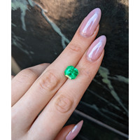 3.96 Ct. Emerald from Colombia - Muzo Life Style
