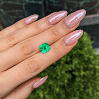 3.22 Ct. Emerald from Colombia - Muzo Life Style