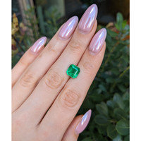 3.34 Ct. Emerald from Colombia - Muzo Life Style