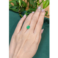 1.70 Ct. Emerald from Colombia - Muzo Life Style