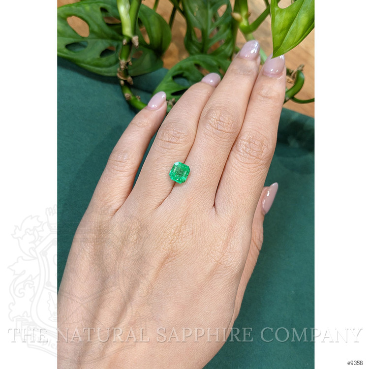 1.70 Ct. Emerald from Colombia - Muzo