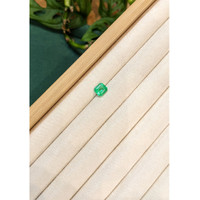 1.70 Ct. Emerald from Colombia - Muzo Life Style