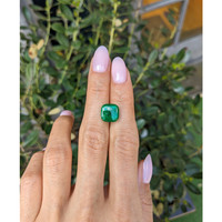 4.72 Ct. Cabochon Emerald from Colombia Life Style