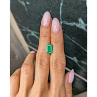 2.13 Ct. Emerald from Colombia Life Style