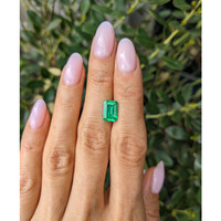 2.13 Ct. Emerald from Colombia Life Style