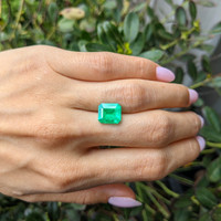 3.26 Ct. Emerald from Colombia Life Style