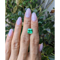 2.72 Ct. Emerald from Colombia Life Style