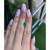 1.67 Ct. Emerald from Colombia - Muzo Life Style