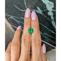 2.25 Ct. Emerald from Colombia - Muzo Life Style
