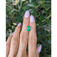 2.55 Ct. Emerald from Colombia Life Style