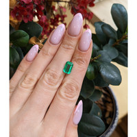 2.79 Ct. Emerald from Colombia Life Style