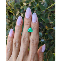 2.21 Ct. Emerald from Colombia Life Style