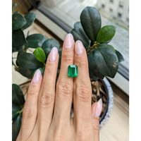 5.62 Ct. Emerald from Zambia Life Style