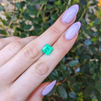 2.82 Ct. Emerald from Colombia Life Style