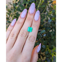 2.82 Ct. Emerald from Colombia Life Style