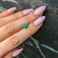1.07 Ct. Emerald from Colombia Life Style
