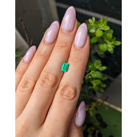 1.07 Ct. Emerald from Colombia Life Style