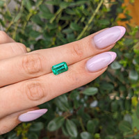 2.21 Ct. Emerald from Colombia Life Style