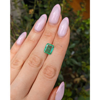 2.73 Ct. Emerald from Colombia Life Style