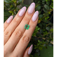 2.05 Ct. Emerald from Colombia Life Style